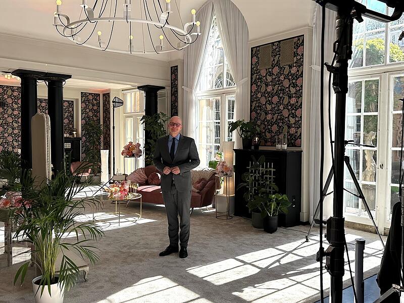 Oberb&uuml;rgermeister Vogel w&auml;hrend der Dreharbeiten im Regentenbau.