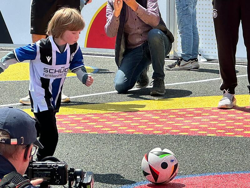 DFB-Torwandschießen in HerzogenaurachDFB-Torwandschießen in Herzogenaurach DFB-Torwandschießen in HerzogenaurachDFB-Torwandschießen in Herzogenaurach