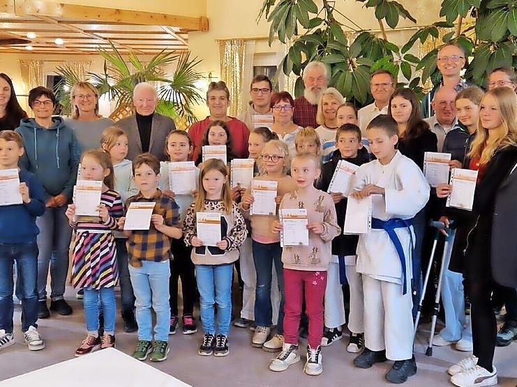 Sage und schreibe 32 Sportabzeichen haben sich die Mitglieder des TSV Himmelkron erarbeitet.