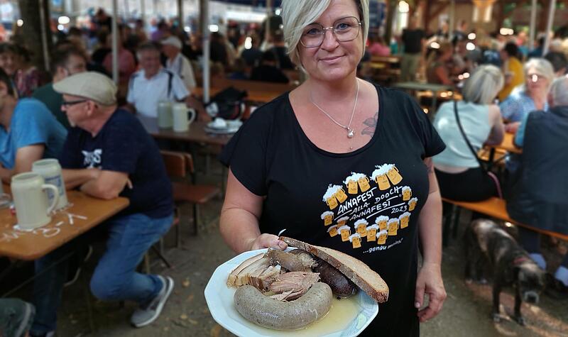 Die Schlachschüssel gehört dazu, aber es gibt auch ausreichend Angebote für Vegetarier auf dem Annafest.Forchheim & Fränkische Schweiz Die Schlachschüssel gehört dazu, aber es gibt auch ausreichend Angebote für Vegetarier auf dem Annafest.Forchheim & Fränkische Schweiz