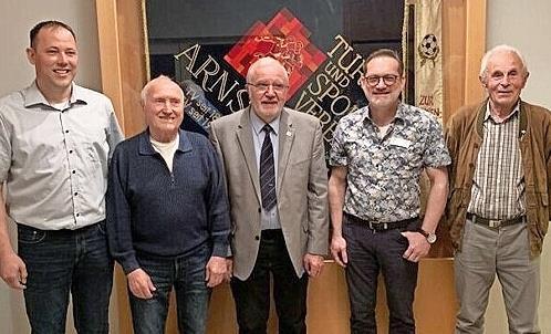 Ehrungen bei der Eigenheimervereinigung Arnshausen: (von links) Vorsitzender Stefan Dacho, Rudolf Dacho (50 Jahre), Landesvorstandsmitglied Georg Grembler, sein Nachfolger Klaus Winkler und Erich Reuß (50 Jahre)