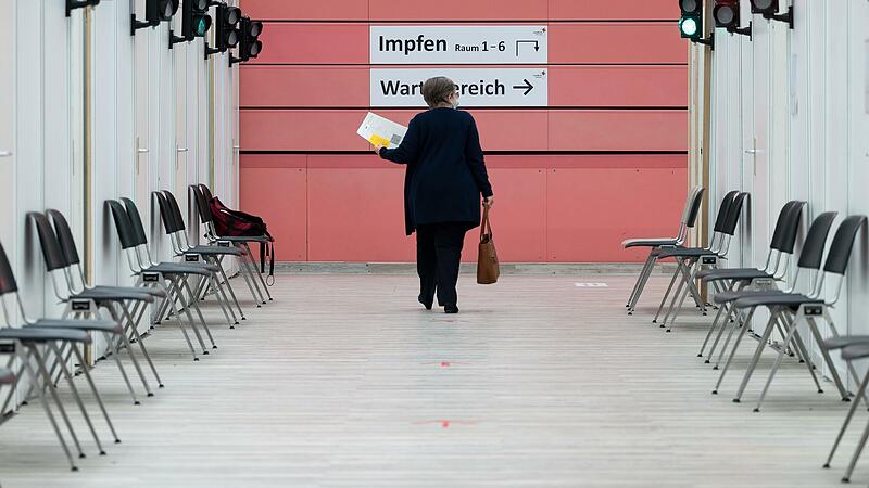 Im Impfzentrum Kulmbach kann man sich seit Montag ohne Termin impfen lassen. Symbolbild: Marijan Murat, dpa