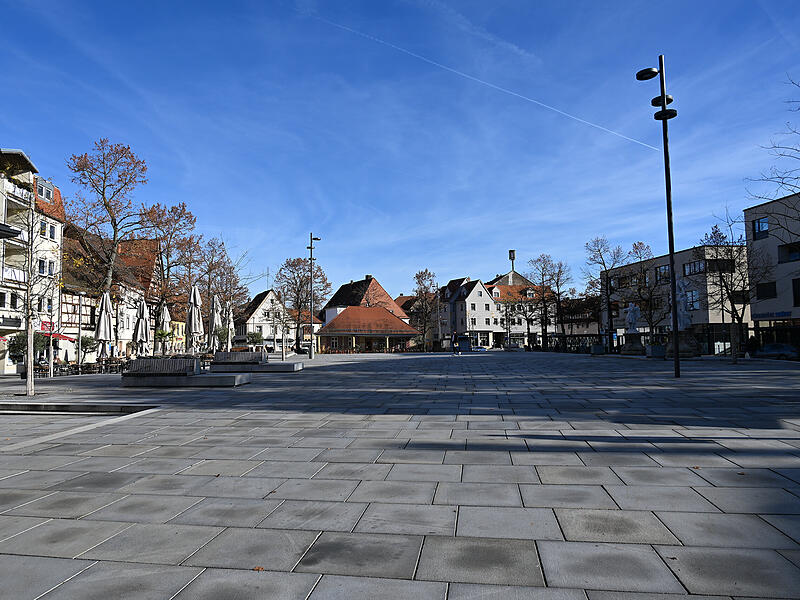 Paradeplatz ForchheimForchheim & Fränkische Schweiz Wer genau hinhört, vernimmt seit kurzem ein permanentes Klopfgeräusch am Forchheimer Paradeplatz.