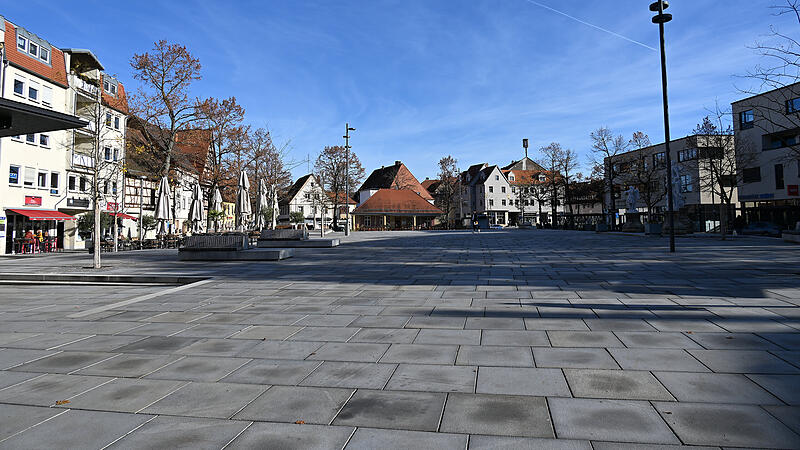 Paradeplatz ForchheimForchheim & Fränkische Schweiz Wer genau hinhört, vernimmt seit kurzem ein permanentes Klopfgeräusch am Forchheimer Paradeplatz.