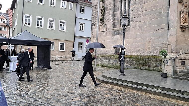 Live-Ticker: Abschied von Prinz Andreas