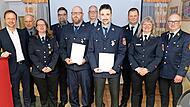 B&uuml;rgermeister Robert Bosch, Kommandant Ralf Bornschlegel, Zweite Kommandantin Franziska Herold, Vorsitzender Kilian Liebschwager, Markus Fahrenbach, KBM Michael K&ouml;del, Klaus Vogel, KBI Jochen Lauterbach, Kreisbrandmeisterin Andrea Pfadenhauer-Wagn...