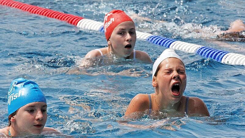Im Freibad Schwimmen gehen - in Kulmbach ist das 2026 nicht m&ouml;glich. (Symbolbild)