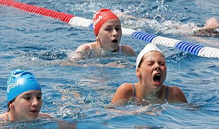 Im Freibad Schwimmen gehen - in Kulmbach ist das 2026 nicht m&ouml;glich. (Symbolbild)