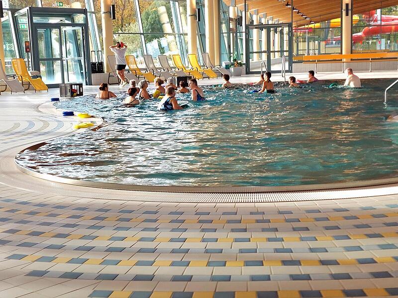 Königsbad Forchheim: Nicht für jeden ist ein Schwimmbadbesuch mit der ganzen Familie so einfach bezahlbar.Forchheim & Fränkische Schweiz Königsbad Forchheim: Nicht für jeden ist ein Schwimmbadbesuch mit der ganzen Familie so einfach bezahlbar.Forchheim & Fränkische Schweiz