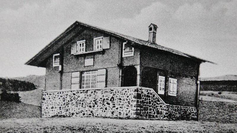 Die Kissinger H&uuml;tte nach der Verlegung des Eingangs im Jahr 1924.