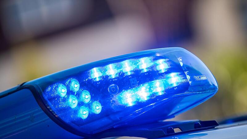 Frau (63) pl&ouml;tzlich von Stein am Kopf getroffen - Zeugen gesucht