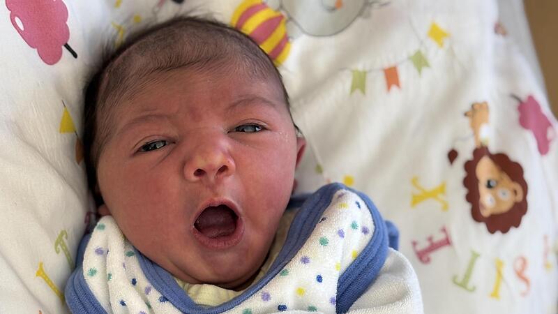 Amila darf zuk&uuml;nftig immer mit Feuerwerk an Silvester Geburtstag feiern.