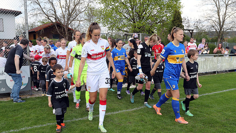 Erste Liga trifft Zweite: Am  Samstag testeten die Frauen des FC Carl Zeiss Jena gegen die Frauen des VfB Stuttgart in Strullendorf.