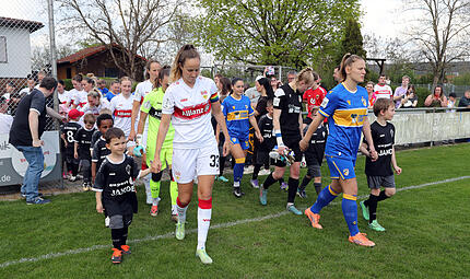 Erste Liga trifft Zweite: Am  Samstag testeten die Frauen des FC Carl Zeiss Jena gegen die Frauen des VfB Stuttgart in Strullendorf.