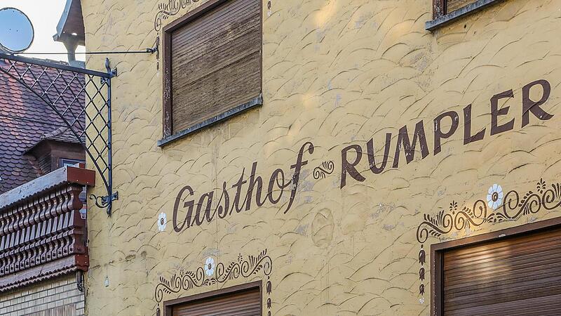 Der leerstehende Gasthof &bdquo;Rumpler&ldquo; steht im Mittelpunkt des Rechtsstreits.Forchheim & Fr&auml;nkische Schweiz