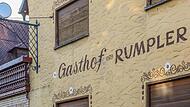 Der leerstehende Gasthof &bdquo;Rumpler&ldquo; steht im Mittelpunkt des Rechtsstreits.Forchheim & Fr&auml;nkische Schweiz