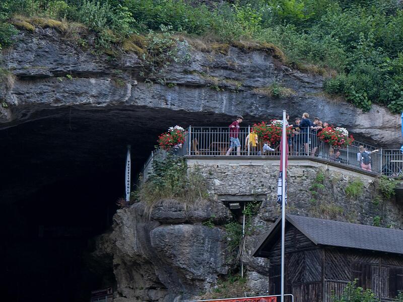 Die Brücke zur Teufelshöhle in Pottenstein soll noch in diesem Jahr saniert werden.Forchheim & Fränkische Schweiz