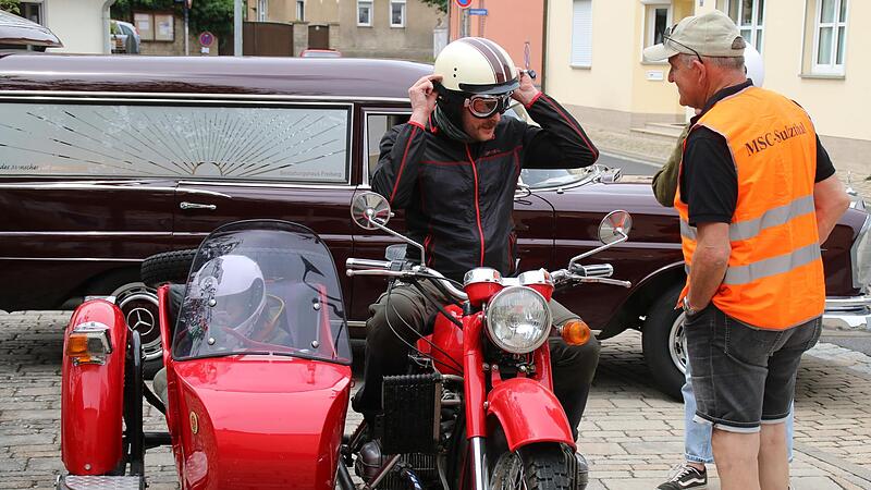 Ein Seitenwagengespann wird begr&uuml;&szlig;t.