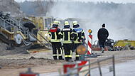 Bei dem beschädigten Gegenstand soll es sich nach ersten Informationen um eine Brandbombe mit einem Phosphorgemisch handeln – wohl aus dem Weltkrieg.