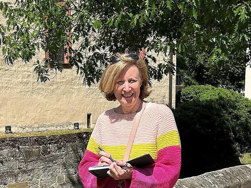Rosemary Ke&szlig;ler ist die Gr&uuml;nderin der Urban Sketchers in Forchheim.Forchheim & Fr&auml;nkische Schweiz