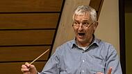 Dirigent Norbert Luche bei der Probenarbeit mit dem Musizierkreis Neustadt. Dirigent Norbert Luche bei der Probenarbeit mit dem Musizierkreis Neustadt.