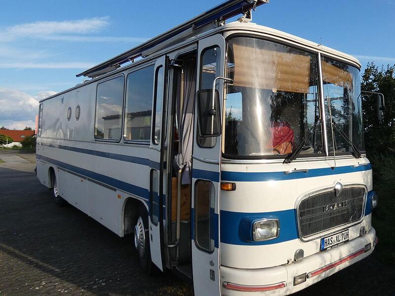 Mit diesem alten MAN-Bus fährt Stephan Schnaus regelmäßig zu Oldtimertreffen.