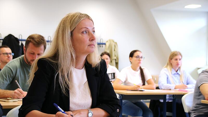 Svitlana Kucherenko beginnt ihre Ausbildung zur Industriekauffrau an der Berufsschule in Coburg.