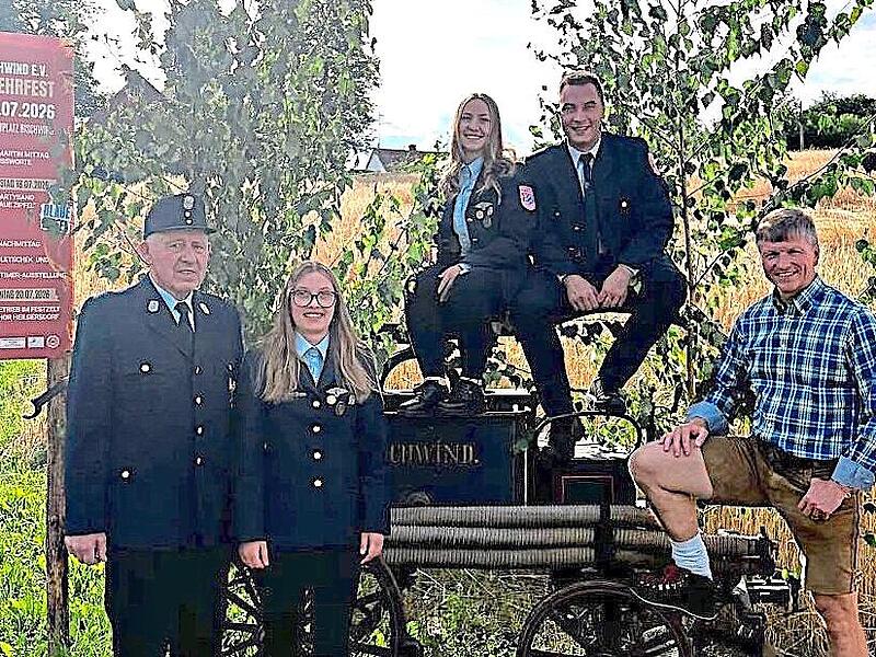 150 Jahre: So alt wird die Freiwillige Feuerwehr Bischwind, vom 17. bis 20. Juli wird das stolze Jubil&auml;um gefeiert. Die alte Pumpspritze, die derzeit am Ortseingang steht, erinnert an fr&uuml;here Zeiten. Auf das Festwochenende freuen sich der langj&auml;hr...
