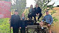 150 Jahre: So alt wird die Freiwillige Feuerwehr Bischwind, vom 17. bis 20. Juli wird das stolze Jubiläum gefeiert. Die alte Pumpspritze, die derzeit am Ortseingang steht, erinnert an frühere Zeiten. Auf das Festwochenende freuen sich der langjähr... 150 Jahre: So alt wird die Freiwillige Feuerwehr Bischwind, vom 17. bis 20. Juli wird das stolze Jubiläum gefeiert. Die alte Pumpspritze, die derzeit am Ortseingang steht, erinnert an frühere Zeiten. Auf das Festwochenende freuen sich der langjähr...