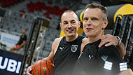 Stefan Weissenböck (rechts) mit dem ehemaligen Baskets-Kapitän Karsten Tadda.