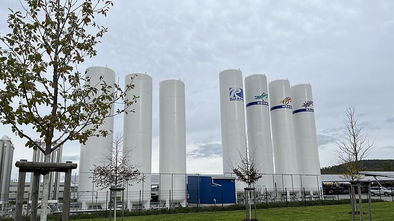 Vier Männer drangen im September 2022 in das Betriebsgelände der Firma Rießner in Michelau ein, um Gasflaschen in großem Stil zu stehlen. Der Diebstahl misslang. Der Sachschaden war jedoch groß. Vier Männer drangen im September 2022 in das Betriebsgelände der Firma Rießner in Michelau ein, um Gasflaschen in großem Stil zu stehlen. Der Diebstahl misslang. Der Sachschaden war jedoch groß.