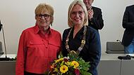 Das &auml;lteste Stadtratsmitglied, Anita Kern, hat Martina Hebendanz offiziell als Oberb&uuml;rgermeisterin der Stadt Forchheim vereidigt.