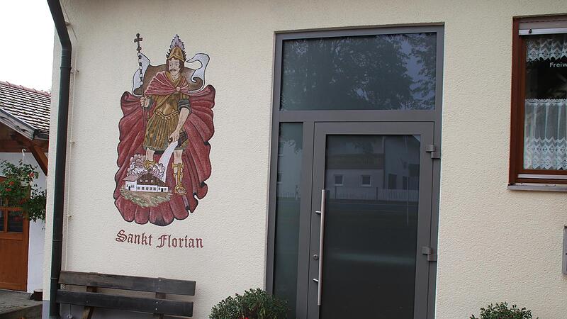 Neue Eingangstür am Feuerwehrhaus von Wittershausen Neue Eingangstür am Feuerwehrhaus von Wittershausen