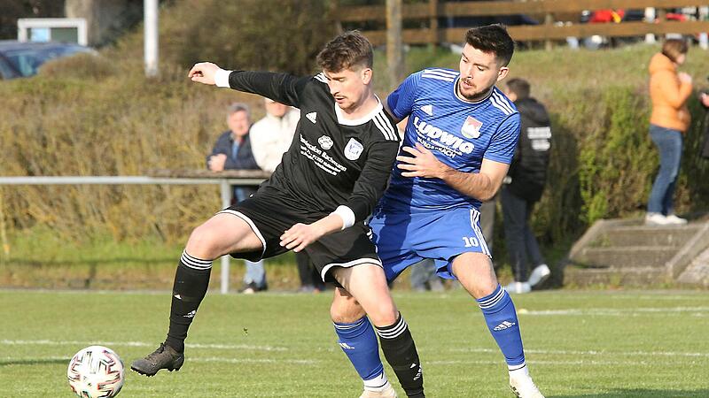 Christopher Romaus (l.) und die SpVgg Stegaurach haben in der Bezirksliga gegen den TSV Burgebrach um Daniel Baier (r.) noch den späten Gegentreffer zum 2:2-Endstand kassiert. Christopher Romaus (l.) und die SpVgg Stegaurach haben in der Bezirksliga gegen den TSV Burgebrach um Daniel Baier (r.) noch den späten Gegentreffer zum 2:2-Endstand kassiert.