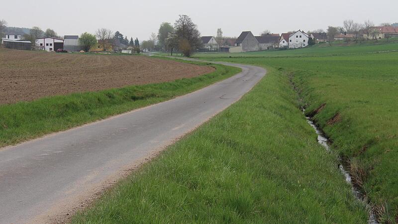Blick auf die Ortsdurchfahrt von Unterwinterbach.