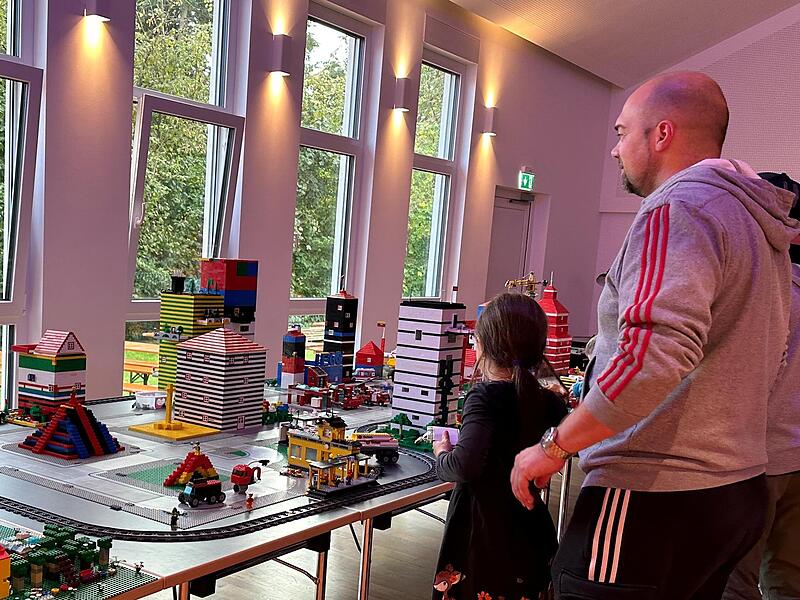 Die Lego-Welt begeistert Groß und Klein. Die Lego-Welt begeistert Groß und Klein.