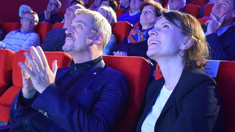 Ministerpr&auml;sident Markus S&ouml;der ist in Begleitung der Lichtenfelser Bundestagsabgeordneten Emmi Zeulner (CSU) in die neue Filmb&uuml;hne gekommen.