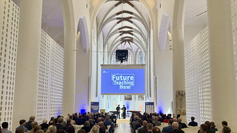 In der beeindruckenden Dominikaner-Aula der Universität Bamberg wurde am Donnerstag, 15. Mai das 25-jährige Bestehen der Virtuellen Hochschule Bayern gefeiert.