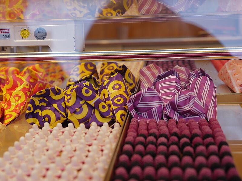Die Martinikirchweih Herzogenaurach: Hier gibt es Pralinen und leckere S&uuml;&szlig;waren f&uuml;r Naschkatzen.