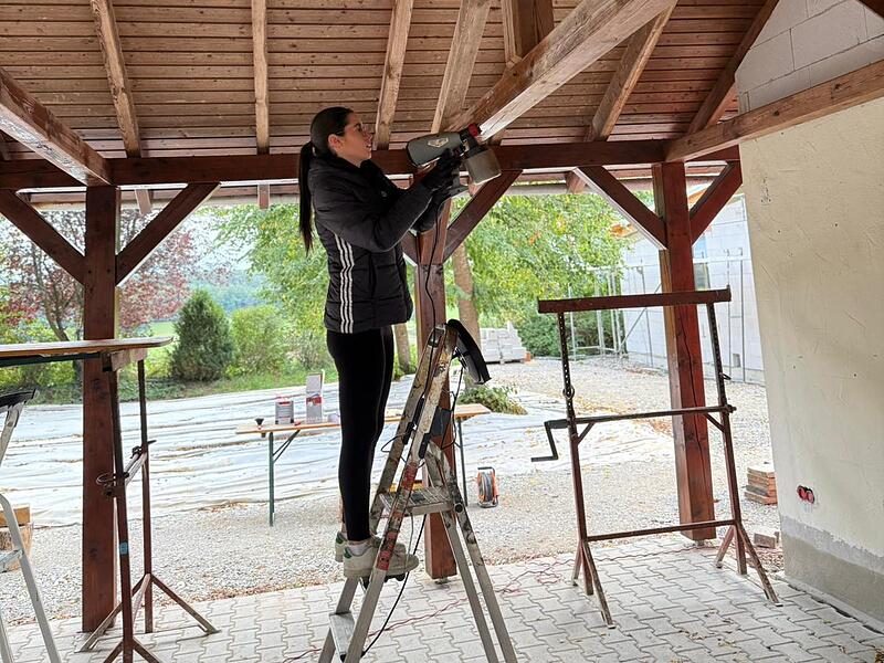 Zentbechhofener Keller 2025 Baustelle IIZentbechhöfner Keller 2025 Baustelle II Hier geht ein Traum in Erfüllung: Die neuen Inhaber packen bei der Renovierung des Biergartens in Zentbechthofen überall mit an.