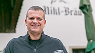 Brauer sucht Biergarten: Mike Schmitt hat viel vor mit seiner Nikl Br&auml;u in Pretzfeld. Und das in Zeiten, in denen das Brauereihandwerk &auml;chzt. Wie er nachhaltig dagegen ankommen will &ndash; und sogar auf den Kellerwald schielt.