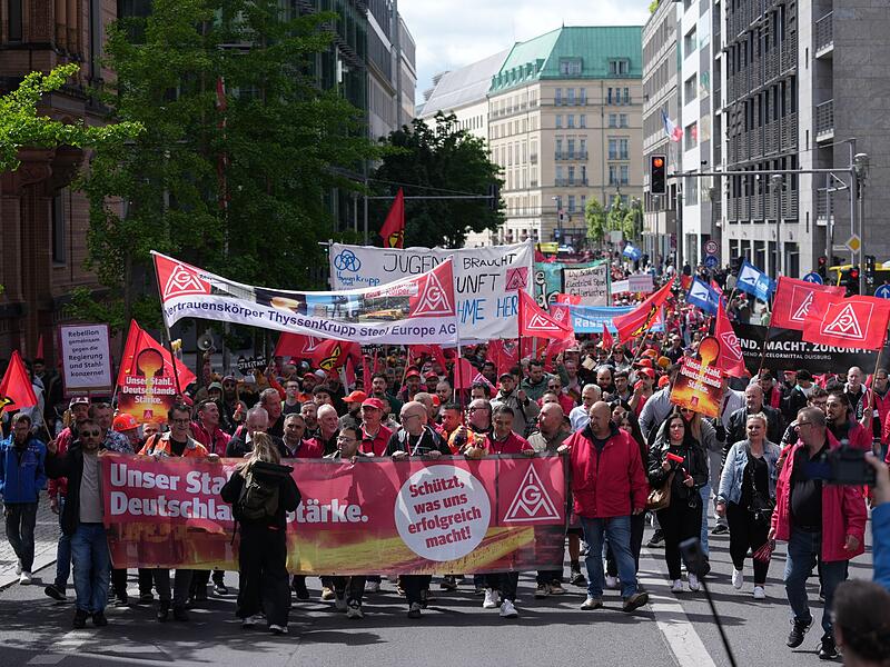 Kundgebung der IG Metall für die Zukunft der Stahlindustrie Kundgebung der IG Metall für die Zukunft der Stahlindustrie
