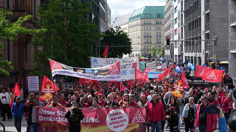 Kundgebung der IG Metall für die Zukunft der Stahlindustrie Kundgebung der IG Metall für die Zukunft der Stahlindustrie
