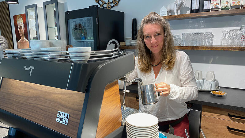 Neues Café in EbermannstadtForchheim & Fränkische Schweiz Katrin Pöhlmann verwöhnt ihre Gäste mit allerlei Köstlichkeiten