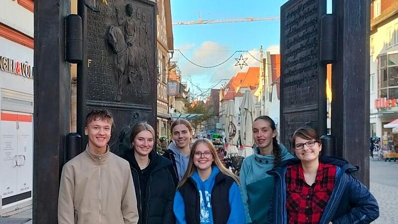 Die Teilnehmer des P-Seminars (v.&nbsp;l.), Florian, Britta, Elisabeth, Lena, Eila und Julia.Forchheim & Fr&auml;nkische Schweiz
