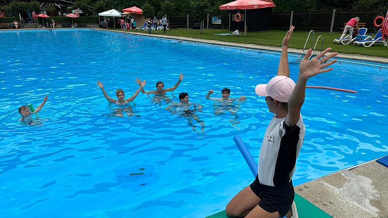 Mit einem Aktionsnachmittag im Freibad Gr&auml;fenberg wollten die Aktiven der drei Freibad-F&ouml;rdervereine aus Gr&auml;fenberg, Streitberg und Egloffstein die &Ouml;ffentlichkeit wachr&uuml;tteln.