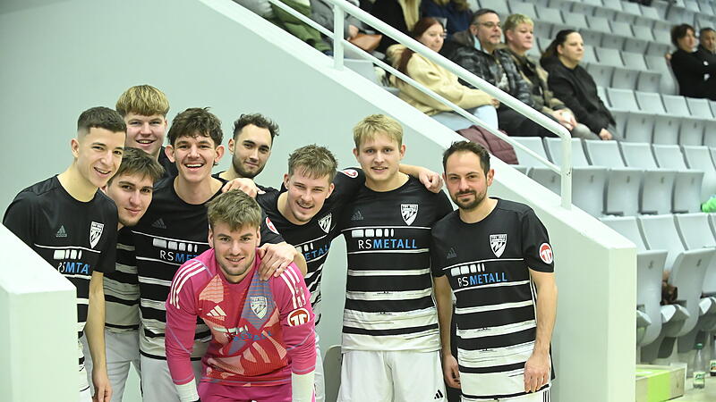 Toni Graf (rechts) ist eine Sonnefelder Institution. Seit mehr als zw&ouml;lf Jahren ist er beim TSV. Bis zum Saisonende &uuml;bernimmt er gemeinsam mit Tim Moser das Traineramt.