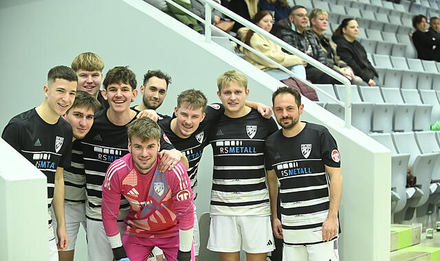 Toni Graf (rechts) ist eine Sonnefelder Institution. Seit mehr als zw&ouml;lf Jahren ist er beim TSV. Bis zum Saisonende &uuml;bernimmt er gemeinsam mit Tim Moser das Traineramt.