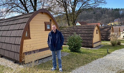 Exklusiver Rundgang: So au&szlig;ergew&ouml;hnlich kann man im Glamping-H&uuml;ttendorf in der Fr&auml;nkischen Schweiz &uuml;bernachten.