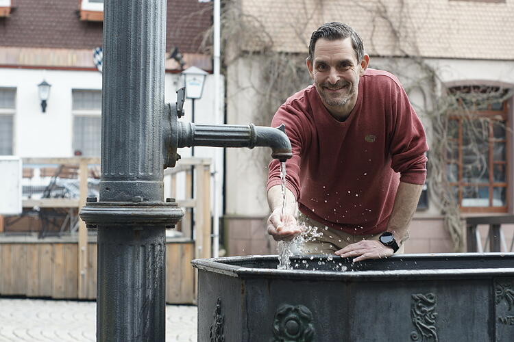 Dirk Stumpe tritt als Kandidat für das Amt des Bürgermeisters von Bad Brückenau an Dirk Stumpe tritt als Kandidat für das Amt des Bürgermeisters von Bad Brückenau an. Hier steht er am Brunnen in der Altstadt, seinem Lieblingsplatz.